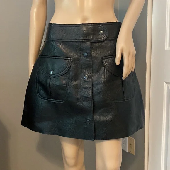 Beautiful black mini Zara women skirt - Picture 4 of 16